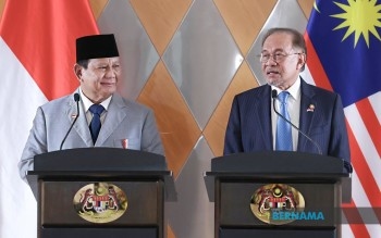 رئيس الوزراء أنور يصل إلى جاكرتا لمحادثات سنوية مع الرئيس الإندونيسي برابوو سوبيانتو