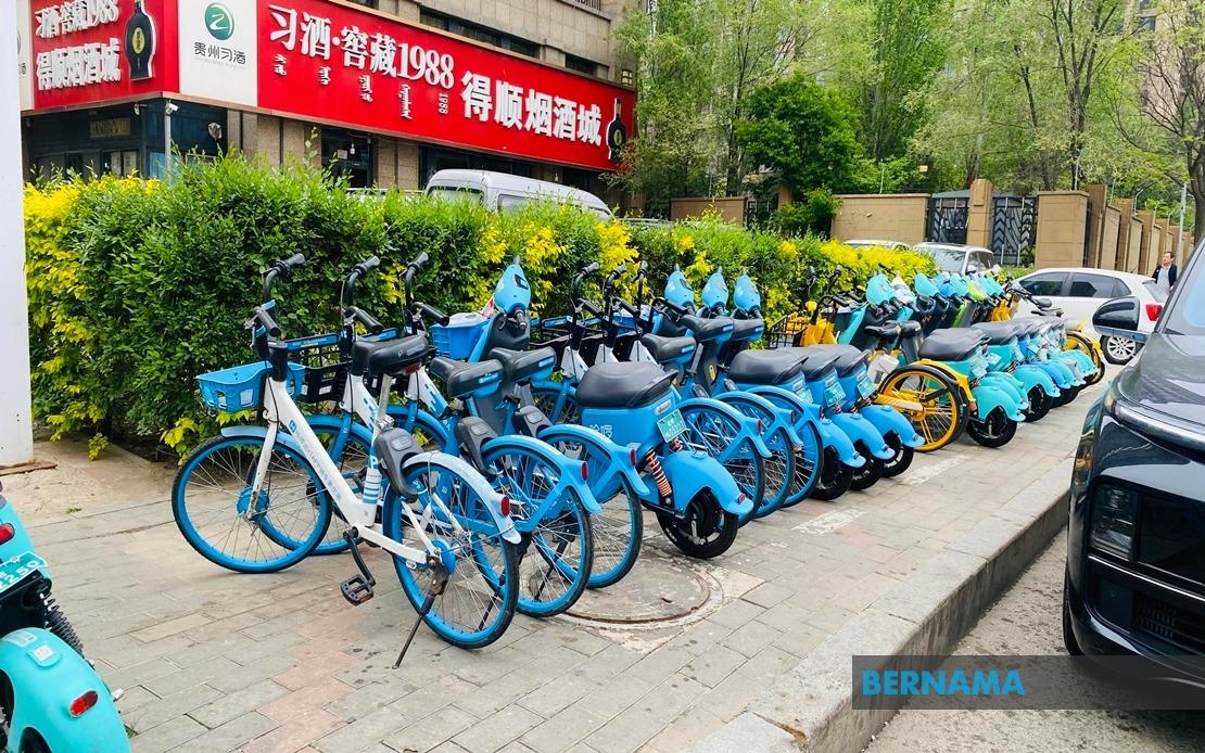 - Tapping, Riding, Gliding – the Everyday Ease of Getting Around in China