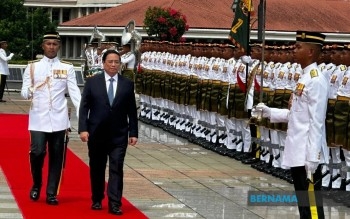 Vietnam PM Chinh Accorded Formal Welcome On First Official Visit To Malaysia
