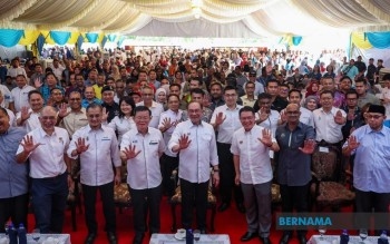 Anwar Firmly Says He Will Not Resign, Determined To Drive National Development