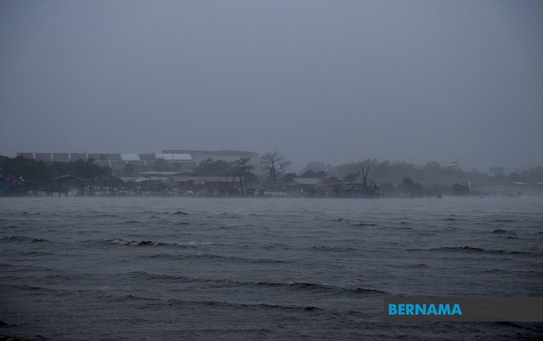 China Issues Yellow Alert For Typhoon Wipha