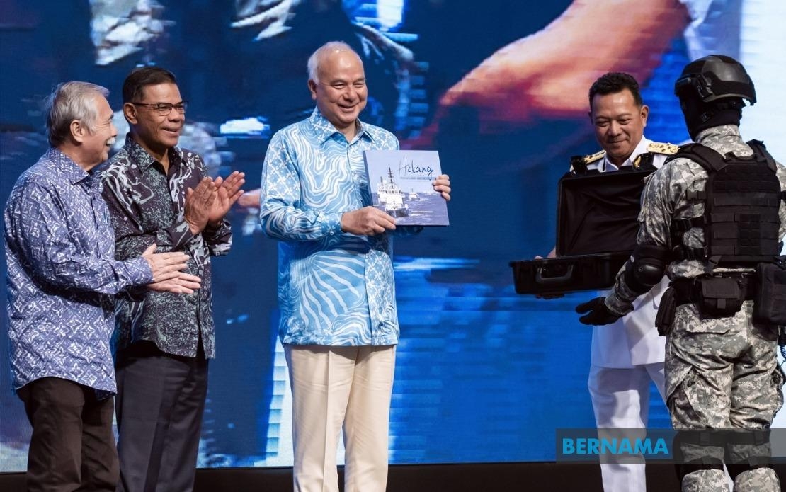 Sultan Nazrin Launches Book Honouring MMEA's 20th Anniversary