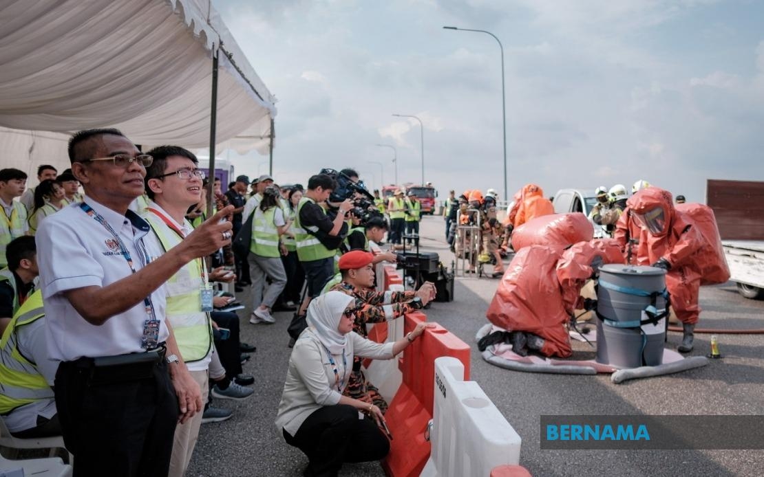 M'sia, Singapore Join Forces In Chemical Spill Response Drill At Linkedua