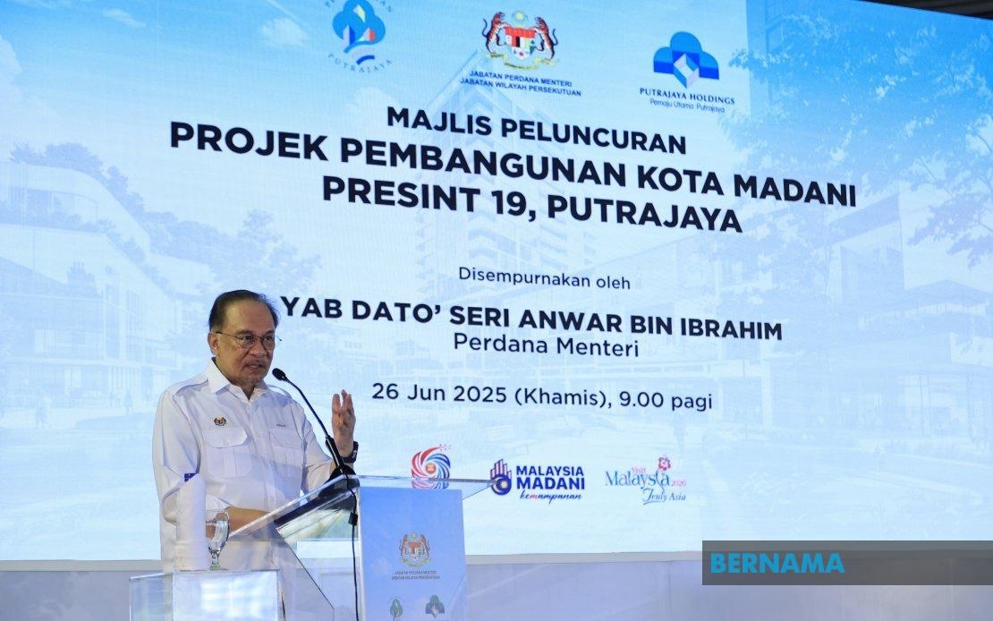 PM Anwar Calls For Consistent Grassroot Engagement, Not Pre-election Showmanship