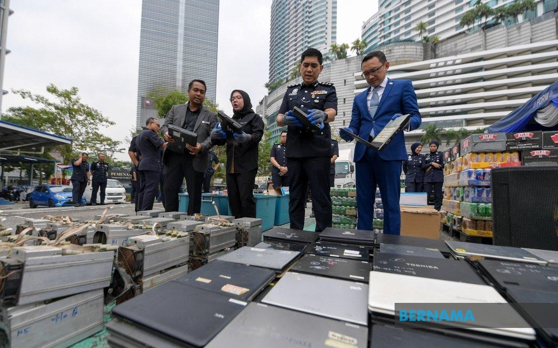 Fake Currency, Crime Items Worth Over RM700,000 Disposed Of