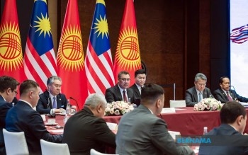 Kyrgyz President Meets Malaysian Company Officials, Discusses Investment Opportunities