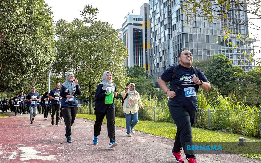 Over 100 Librarians Join Fun Run To Kick Off CONSAL 2025 In KL