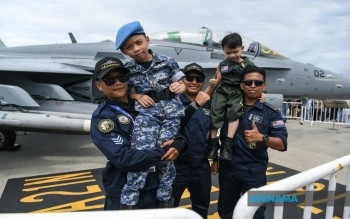 Young Siblings In Pilot Uniform Steal The Show At LIMA'25