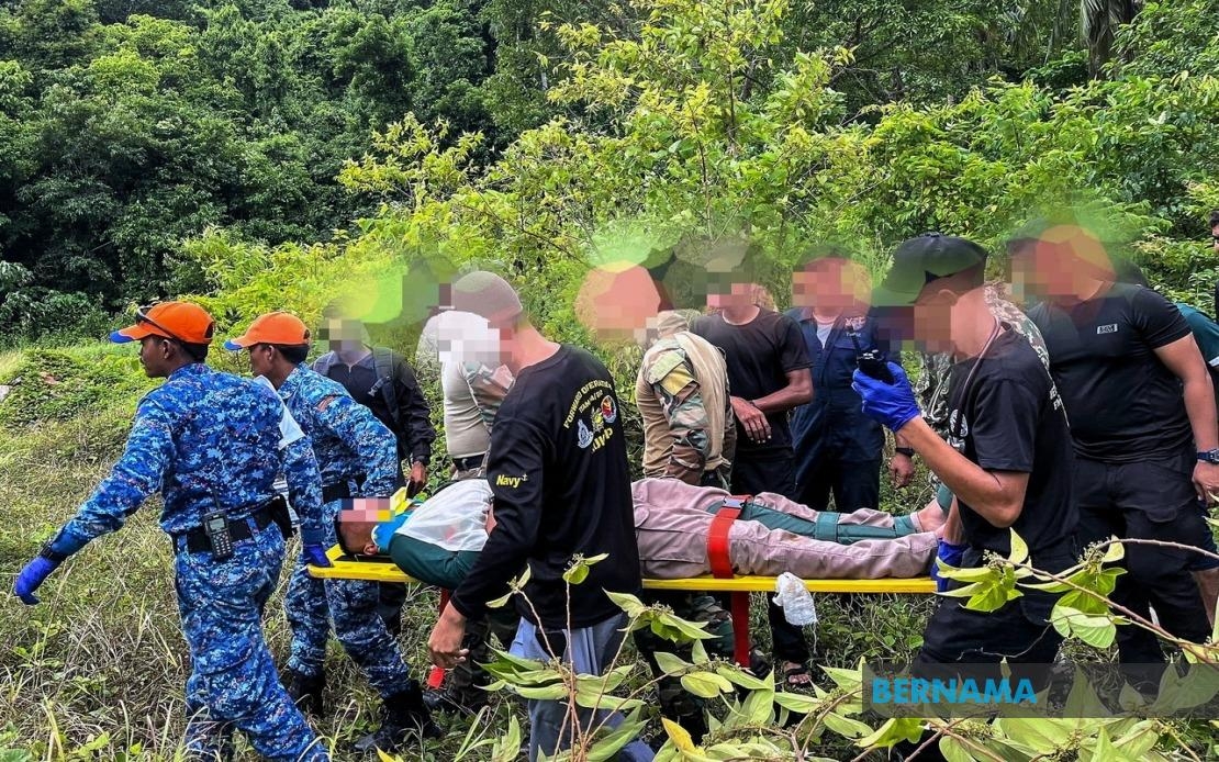 Six Injured In Five Vehicle Pile Up, Including A TLDM Truck In Langkawi