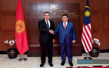 Kyrgyz President Visits Malaysian Parliament