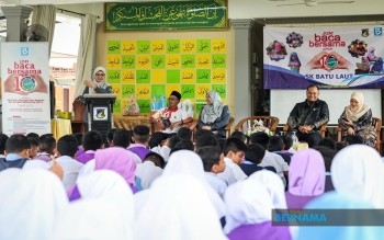 Bernama's Santuni MADANI Programme Boosts Reading Habits, Character Development At SK Batu Laut