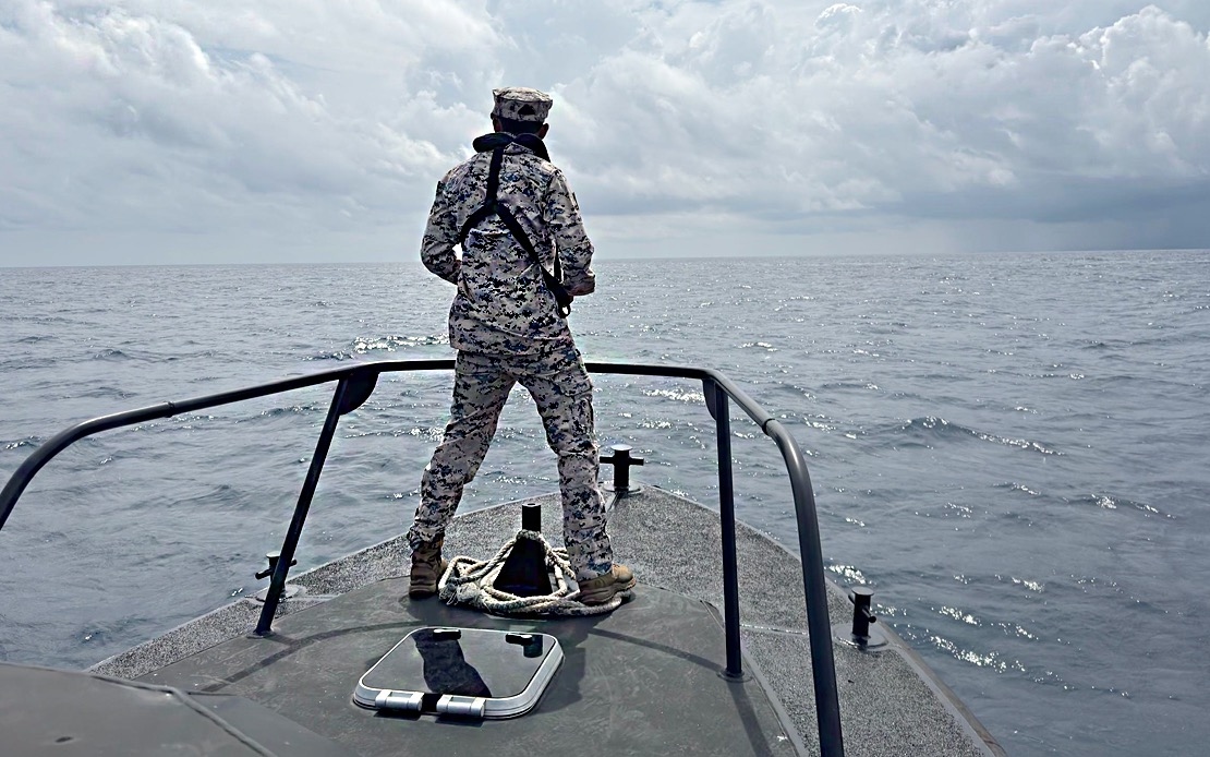Civil Defence Rescues Nine Men After Boat Leak Off Semporna