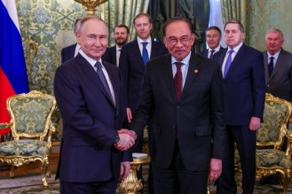 رئيس الوزراء الماليزي يناقش ملف MH17 مع بوتين خلال زيارة إلى موسكو