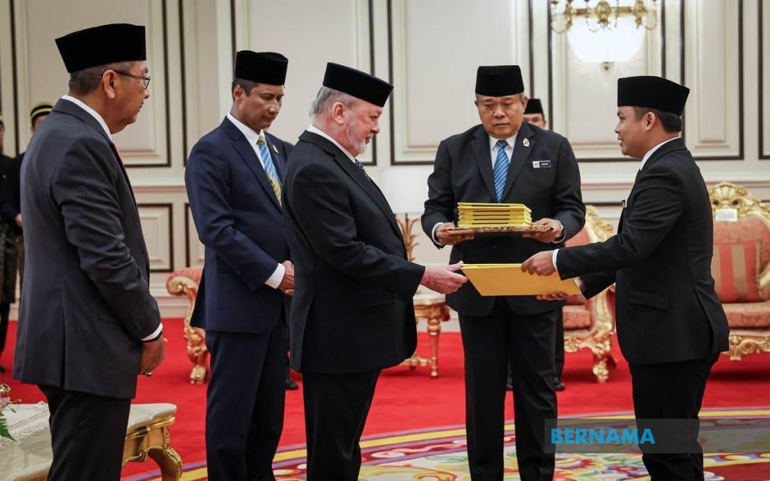 King Awards Scholarships To 13 University Students
