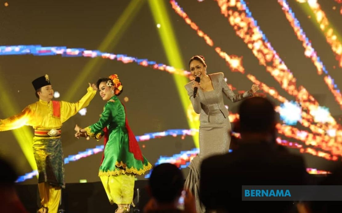 'Bekikis Bulu Betis' Wows ASEAN Delegates, Steals The Show At ASCC Gala Dinner