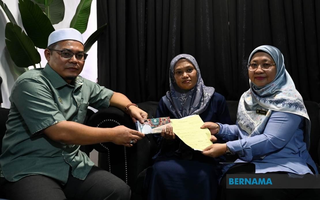 Family Of Late SUKMA Weightlifting Athlete Receives PERKESO Benefits
