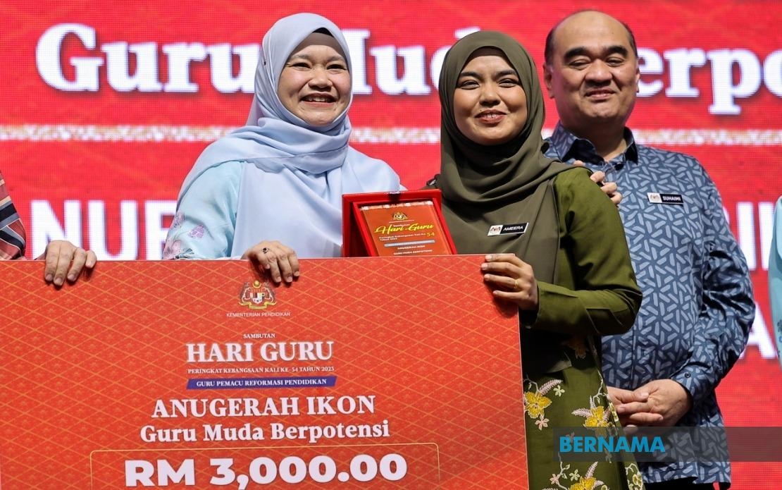 Teachers' Day Awards: Four Educators Honoured For Exceptional Dedication