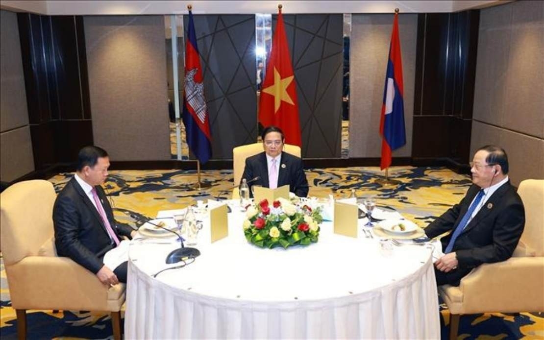 Vietnamese, Cambodian, Lao PMs Meet For Working Breakfast At ASEAN Summit