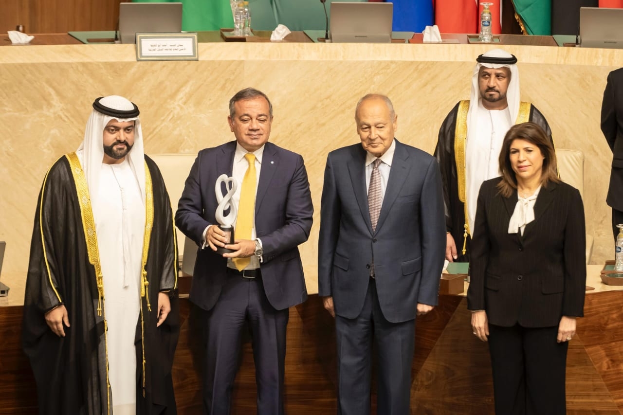 تكريم الرئيس التنفيذي والعضو المنتدب لمصرف «أبو ظبي الإسلامي- مصر ADIB-Egypt» كأحد أبرز قادة الاستدامة المؤثرين في المنطقة العربية