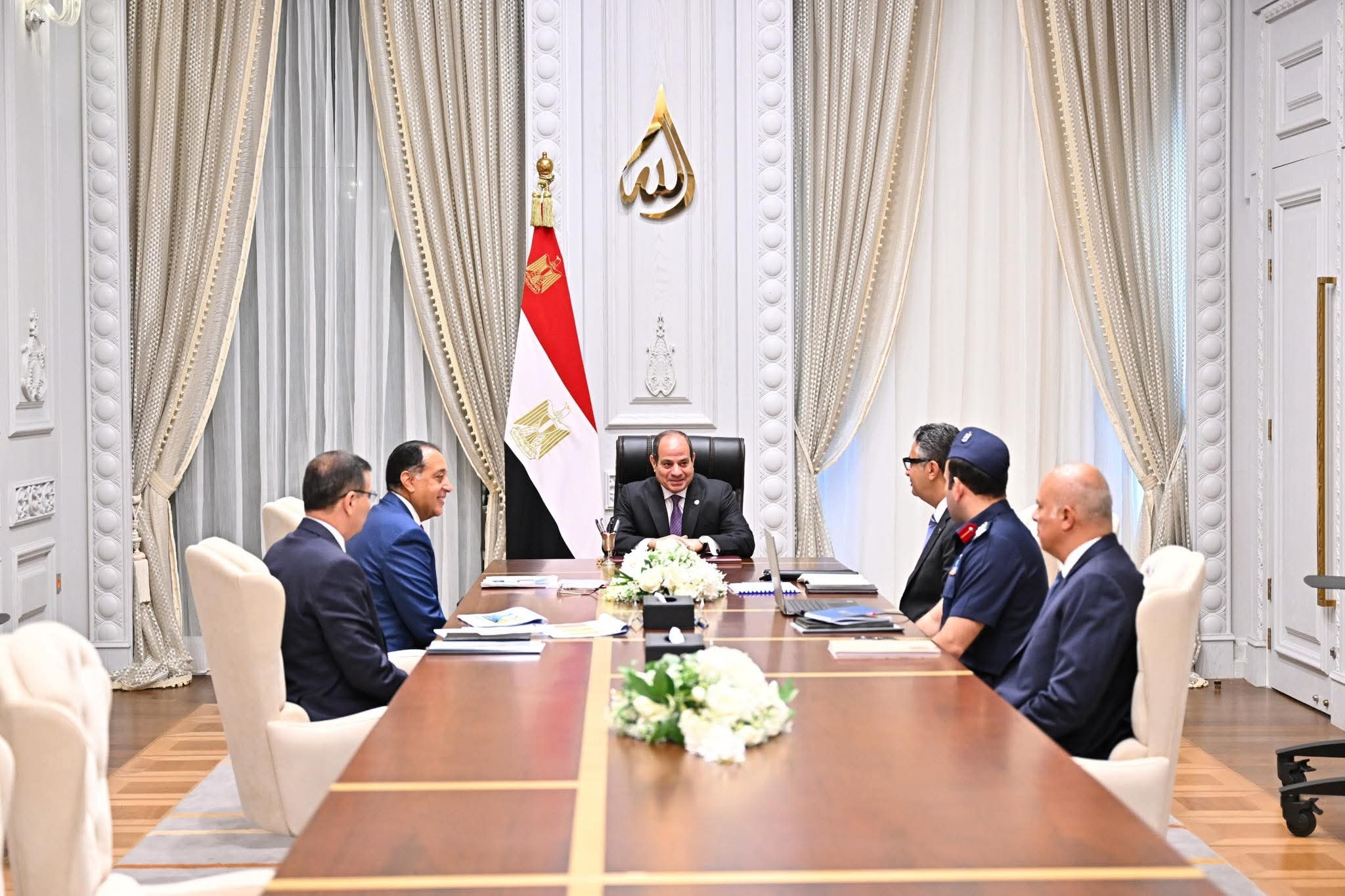 الرئيس السيسي يعقد اجتماعًا مهمًا مع الحكومة