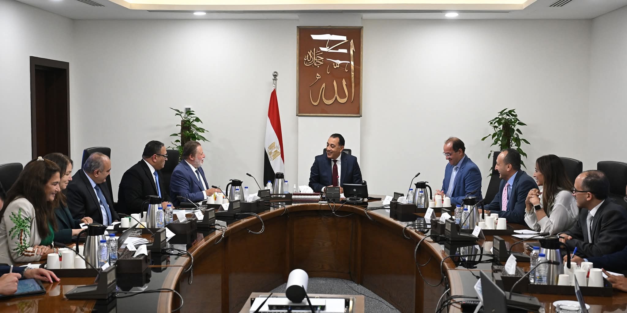 بحضور محافظ المركزي..رئيس الوزراء يتابع جهود خفض الدين العام من الناتج المحلي