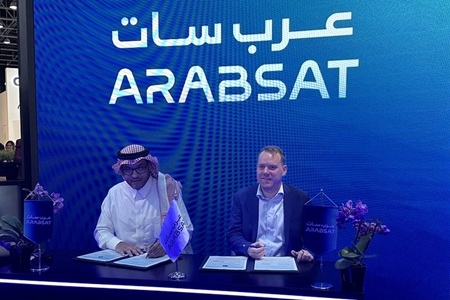 Quadsat and Arabsat sign MoU on spectrum and antennas