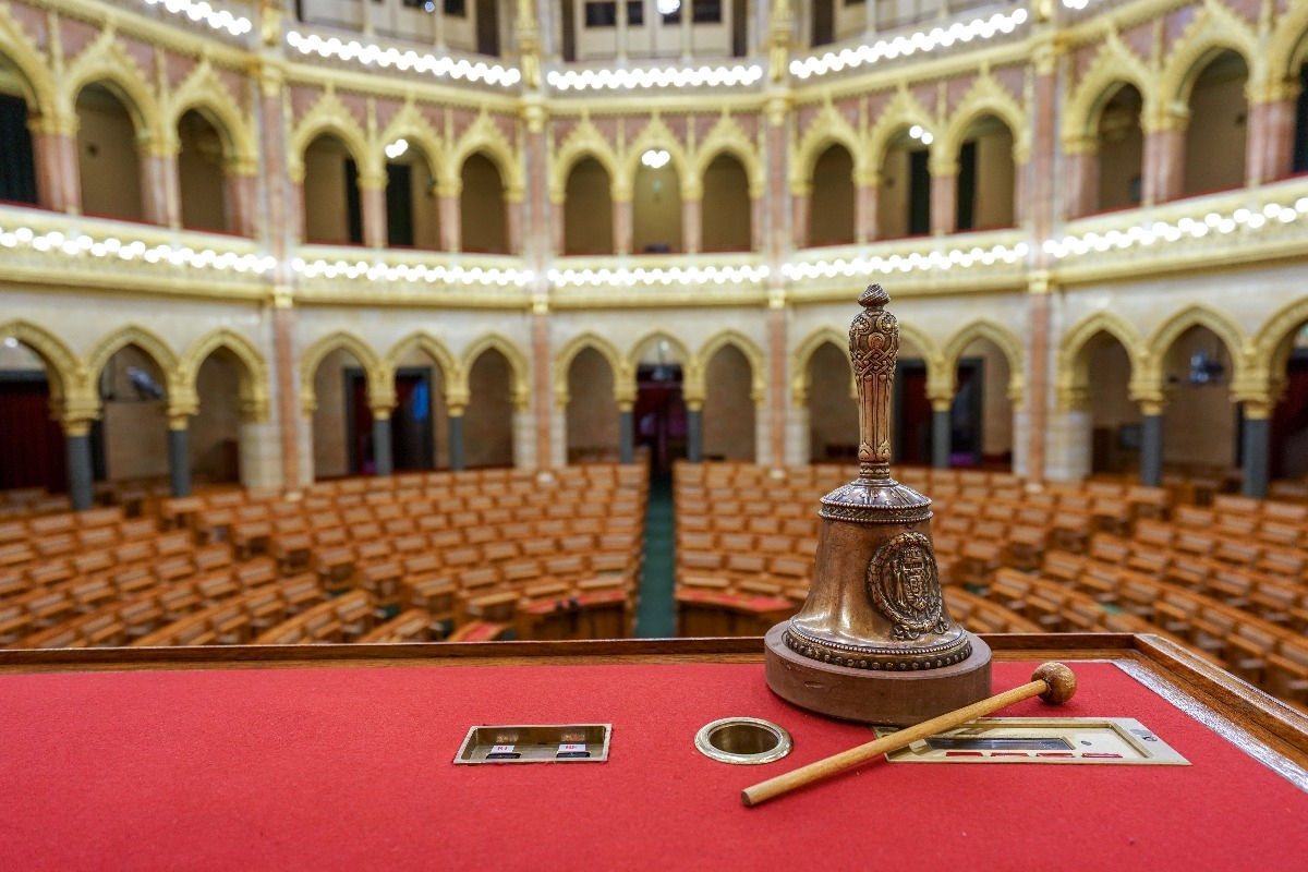 Minister Nagy submits government's 2026 budget bill to parliament