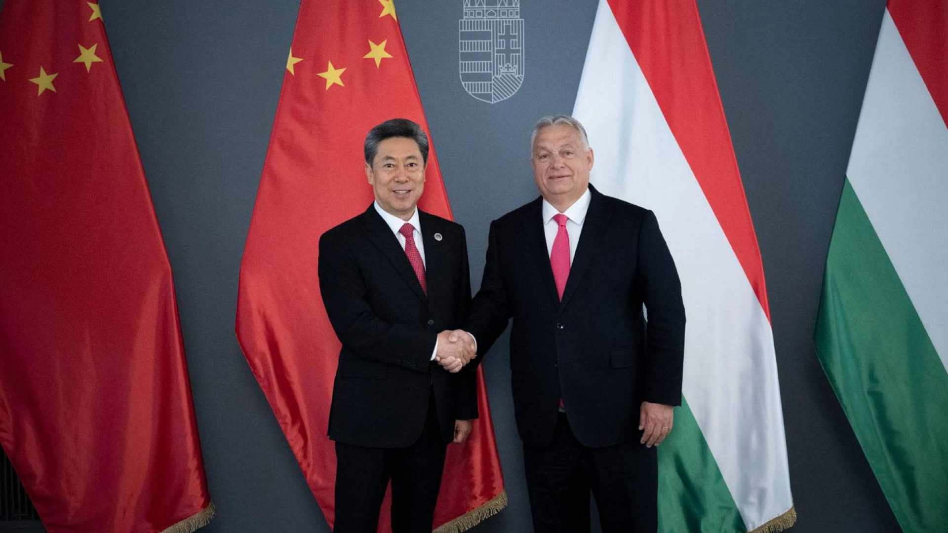 PM meets Chen Wenqing in Budapest