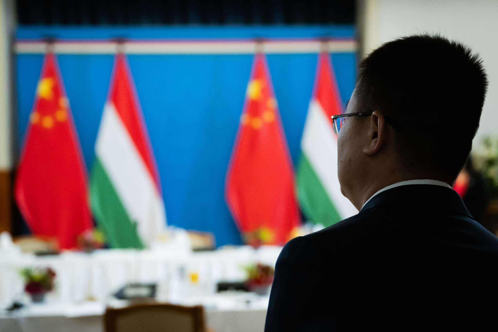 Szijjártó: Don't politicize prosperity, let the economy speak Chinese