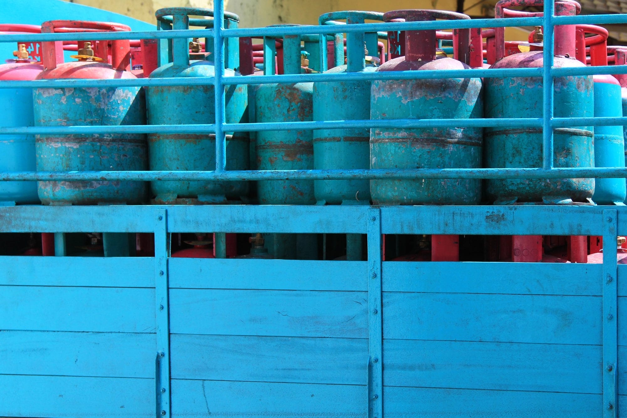 Govt To Review LPG Rules For Small F&B Traders, No Legal Action Pending Outcome