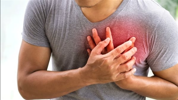 أبرزها ألم الصدر.. خبراء يكشفون عن أعراض التهاب الجنبة