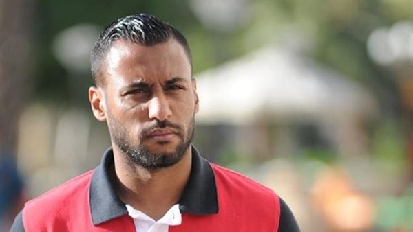 نقل حسام عاشور لاعب الأهلي السابق للمستشفى بعد تعرضه لتشنجات