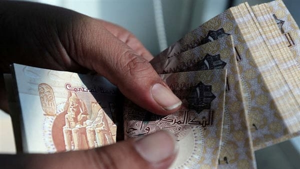 أسعار الجنيه المصري مقابل الدولار الأمريكي في 12 بنكًا