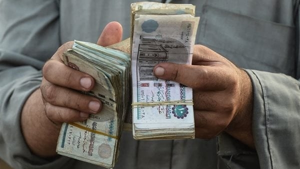 بلومبرج: انخفاض سعر الجنيه وسوق الأسهم إلى أدنى مستوى منذ 5 سنوات