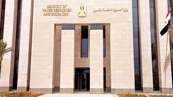 منع رئيس ومدير الإدارة المركزية لحماية نهر النيل من السفر لاتهامهما بتلقي رشاوى من رجال أعمال