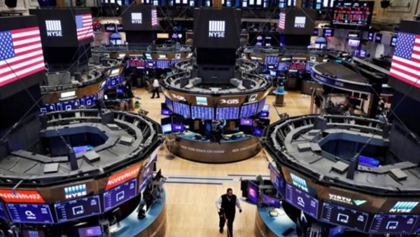 ارتفاع العقود الآجلة للأسهم الأمريكية بنحو 1% وسط متابعة تطورات السياسة النقدية