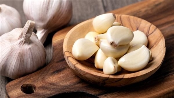 يساعد على تقوية جهاز المناعة.. تعرف على فوائد تناول الثوم