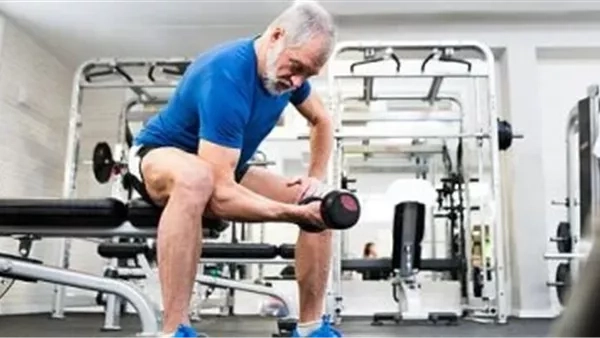 تقلل خطر الإصابة بـ الخرف.. دراسة تكشف فوائد تمارين رفع الأثقال لكبار السن
