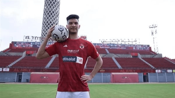 أشرف داري: جماهير الأهلي سبب التتويج بالدوري.. ووعدنا بالمزيد من الألقاب