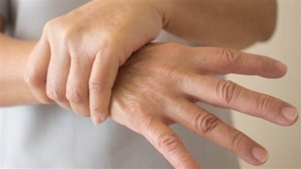 أبرزها المشروبات الغازية.. دراسة تكشف عن أطعمة تزيد الإصابة بـ مرض باركنسون