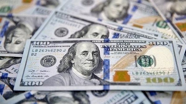 ارتفاع الدولار عالميًا وتراجع عملات أخرى بسبب مخاوف من الرسوم الجمركية الأمريكية