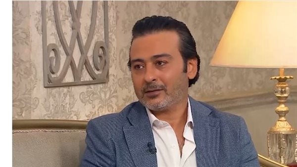 أحمد عزمي: يحيى الفخراني رفضني بمسلسل يتربى في عزو.. وكنت بترعش خلال مشهد زعيقي له