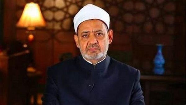 مطلقة ولديها أولاد.. سيدة تستغيث بـ شيخ الأزهر لصرف معاش شهري من بيت الزكاة