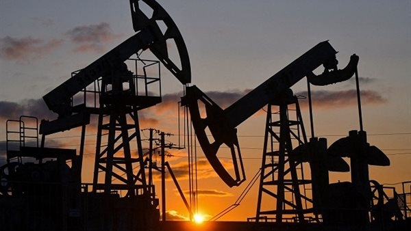 سعر النفط عالميا يتراجع 1% بعد تقدم في المحادثات النووية الأمريكية الإيرانية