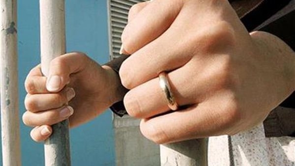 كانت بتعطف عليها.. القبض على المتهمة بسرقة مصوغات ذهبية من مسنة بشبرا في القليوبية