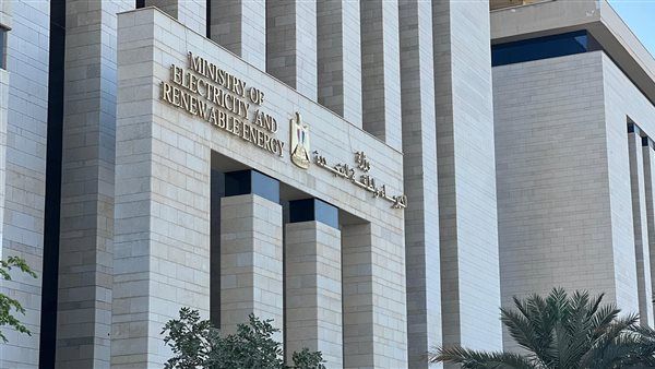 دون خبرة.. المصرية لنقل الكهرباء تعلن عن وظائف شاغرة لمهندسين حديثي التخرج
