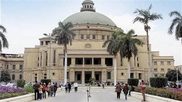 طلاب تجارة إنجليزي بجامعة القاهرة يطالبون بإلغاء الامتحانات المقالية والعودة لنظام الأسئلة من متعدد