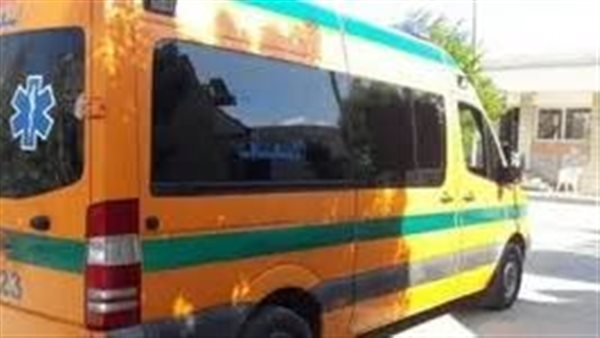 خلال ذهابهم للعمل.. إصابة 4 عمال خلال انقلاب سيارة ملاكي على صحراوي قنا