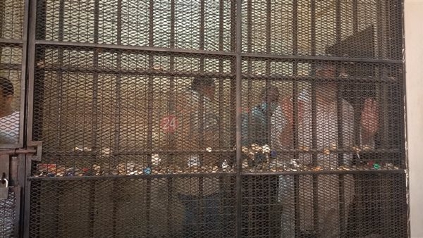 حبس طالبين 3 سنوات لحيازتهما أسلحة بيضاء والاعتداء على شابين في السويس