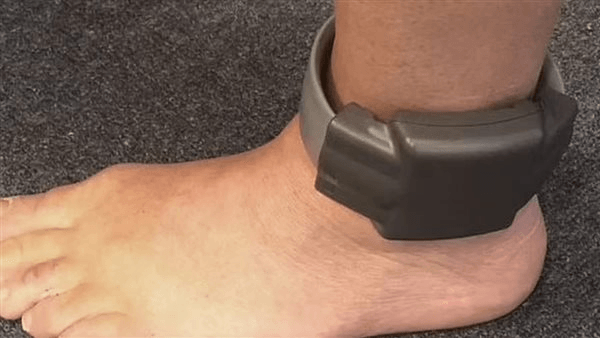 هروب المجرمين.. انهيار شركة أسترالية لمراقبة الكاحل يثير الجدل بين السلطات